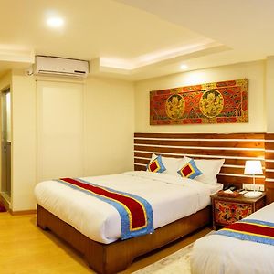 Super Deluxe Family Room